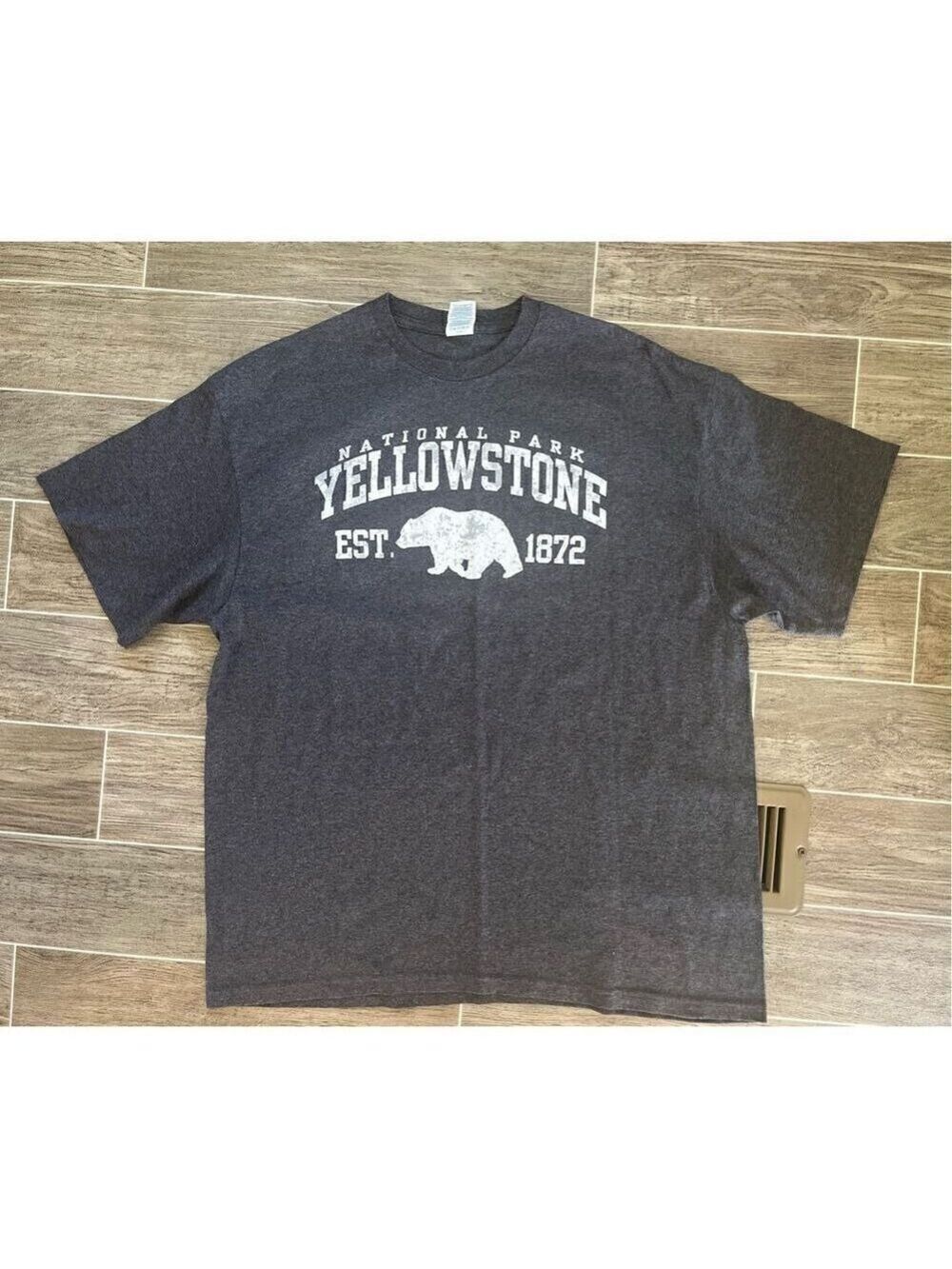 Yellowstone T-shirt XL gray logo - Picture 12 of 15